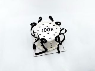 dort na zakázky: vintage cake 🤩🥳 ___________________________ FB/IG/Tiktok: @papa_bakery_...