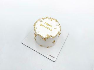 dort na zakázky: gold letter cake 🤩🥳 ___________________________ FB/IG/Tiktok: @papa_bakery_...